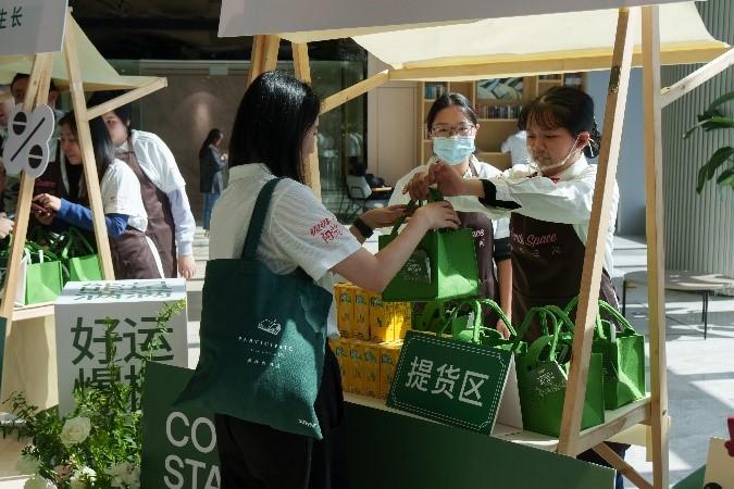 持续探索“自我造血”“星青年”店员带来公益下午茶彩神vll(图1)