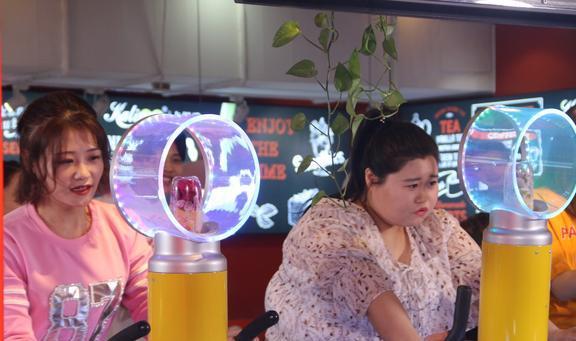 彩神vll一家能娱乐能运动能DIY的冷饮店怪不得这么多人来排队(图4)