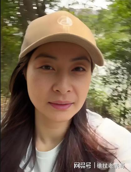 彩神vll郭晶晶山西为爱女庆生素颜现身亲和力十足生日宴选址大有讲究(图1)