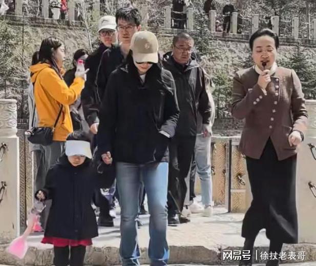 彩神vll郭晶晶山西为爱女庆生素颜现身亲和力十足生日宴选址大有讲究(图10)