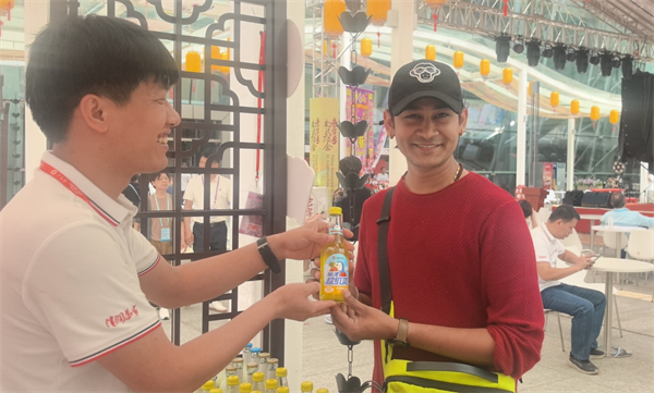 仙津饮料老字号亮相广交会向世界传彩神vll递岭南味道(图4)